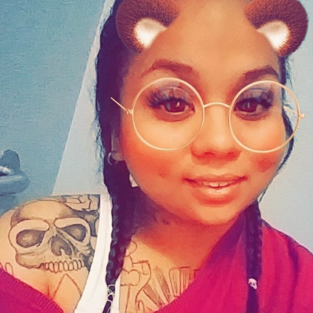 Meet your Posher, Cassandra